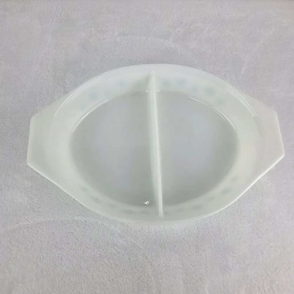Vintage Pyrex 063 1.5 Qt Oval Divided Casserole Dish w/ Lid & Handles Snowflake